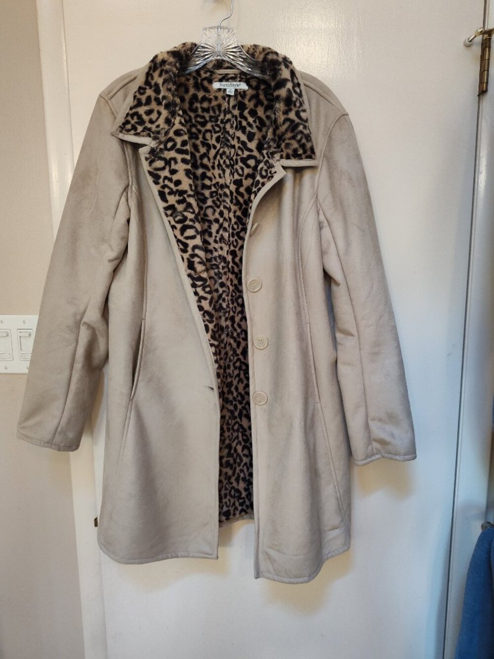 Ladie's beige faux suede coat with leopard pile lining size M